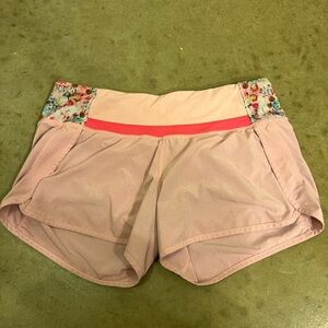 Lulu lemon size 6 women’s shorts
